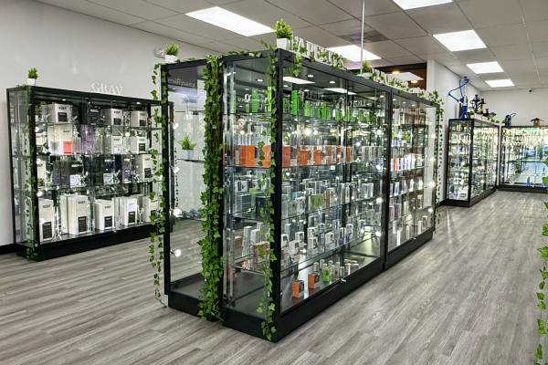 Business presentation meeting, highlighting a smoke shop franchise opportunity